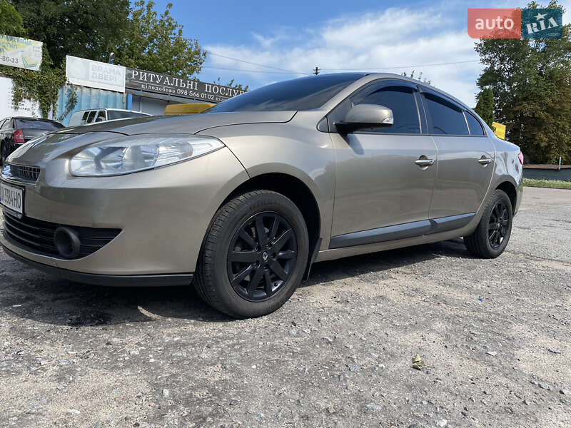 Седан Renault Fluence 2011 в Петропавловской Борщаговке