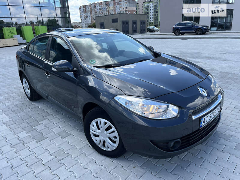 Седан Renault Fluence 2010 в Калуші