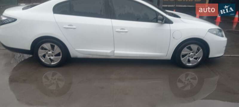 Седан Renault Fluence 2012 в Ромнах