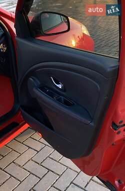 Седан Renault Fluence 2010 в 