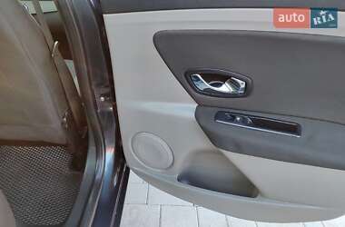 Седан Renault Fluence 2012 в 