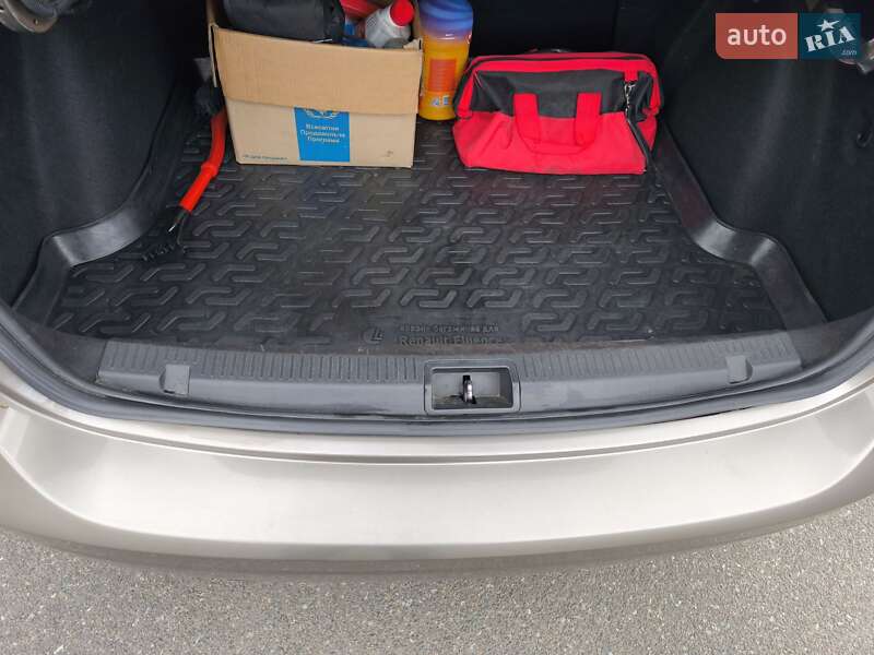 Седан Renault Fluence 2011 в Киеве