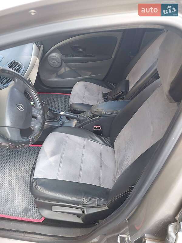 Седан Renault Fluence 2011 в Южноукраинске