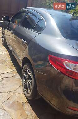 Седан Renault Fluence 2012 в 