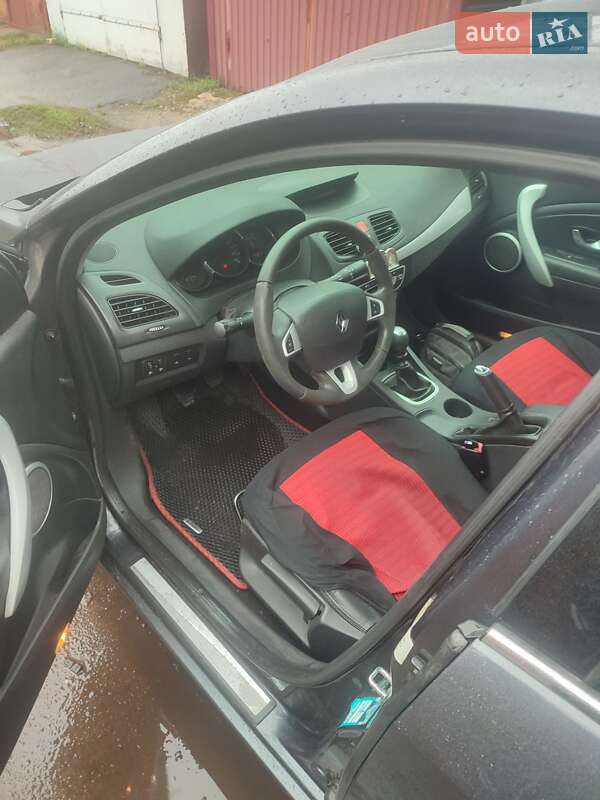 Седан Renault Fluence 2010 в Казатине