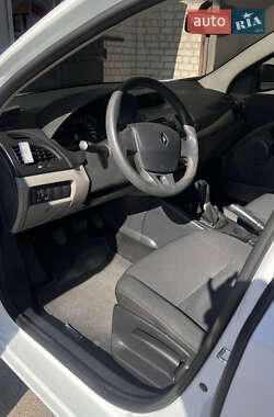 Седан Renault Fluence 2012 в 