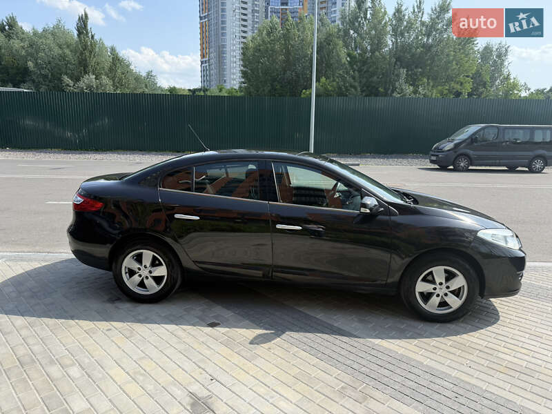Седан Renault Fluence 2011 в Киеве