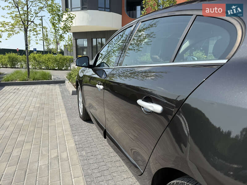 Седан Renault Fluence 2011 в Киеве