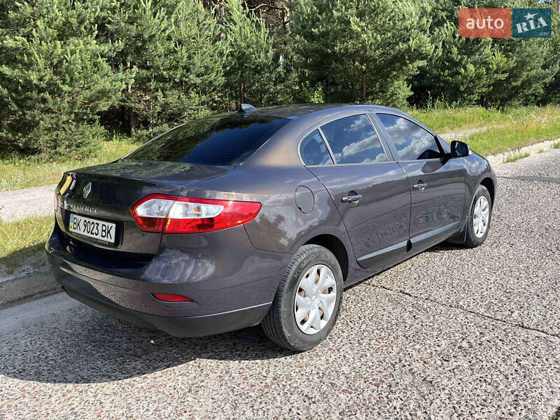 Седан Renault Fluence 2014 в Вараше