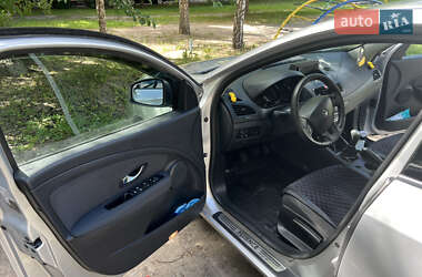 Седан Renault Fluence 2011 в 