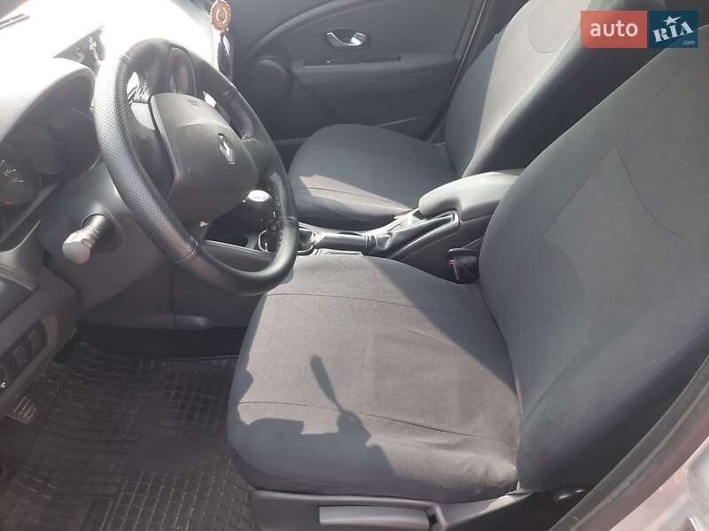 Седан Renault Fluence 2011 в Чернигове