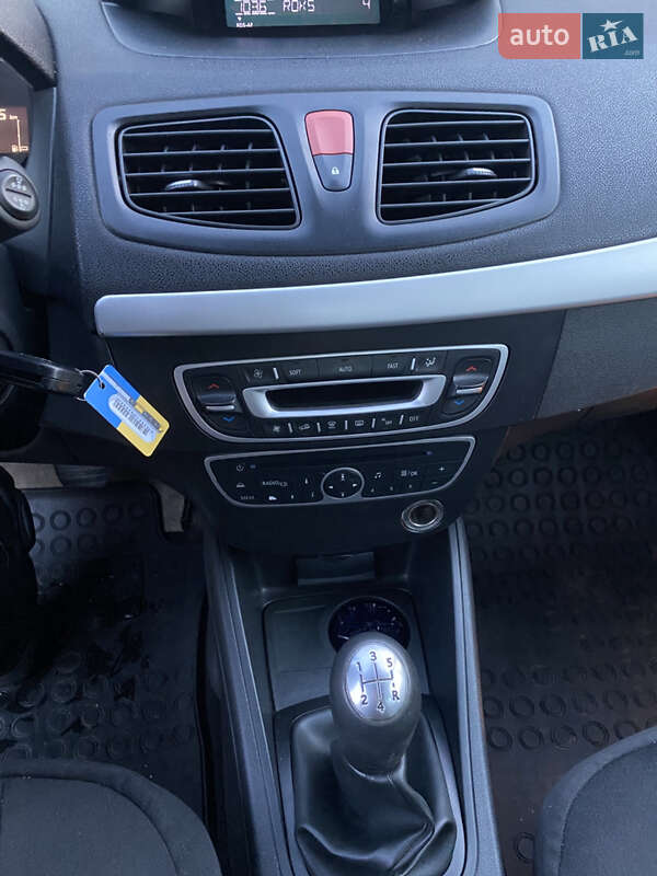 Седан Renault Fluence 2010 в Киеве
