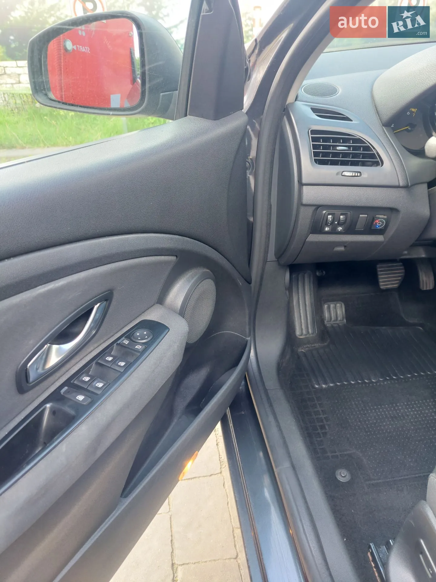 2011 Renault Fluence - мініатюра 21