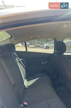 Седан Renault Fluence 2011 в 