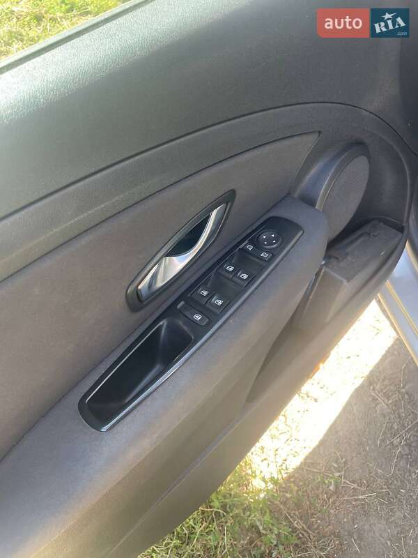 Седан Renault Fluence 2011 в Ивано-Франковске фото 16 Седан Renault Fluence 2011 в Ивано-Франковске