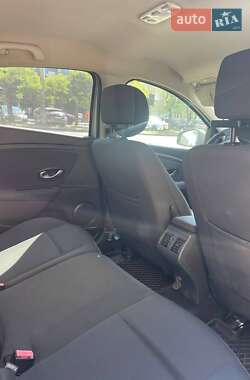 Седан Renault Fluence 2011 в 