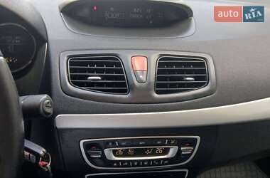Седан Renault Fluence 2011 в 