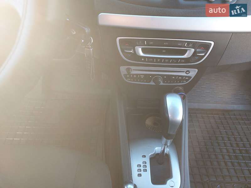 Седан Renault Fluence 2010 в Чернигове