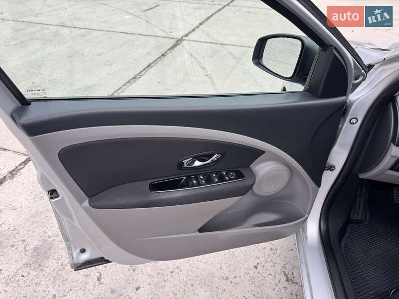 Седан Renault Fluence 2012 в Каневі фото 18 Седан Renault Fluence 2012 в Каневі