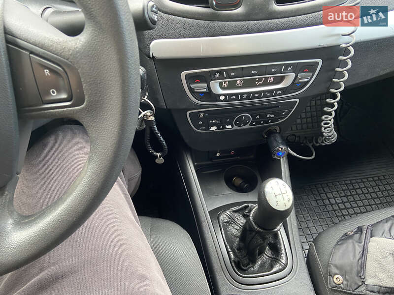 Седан Renault Fluence 2010 в Киеве