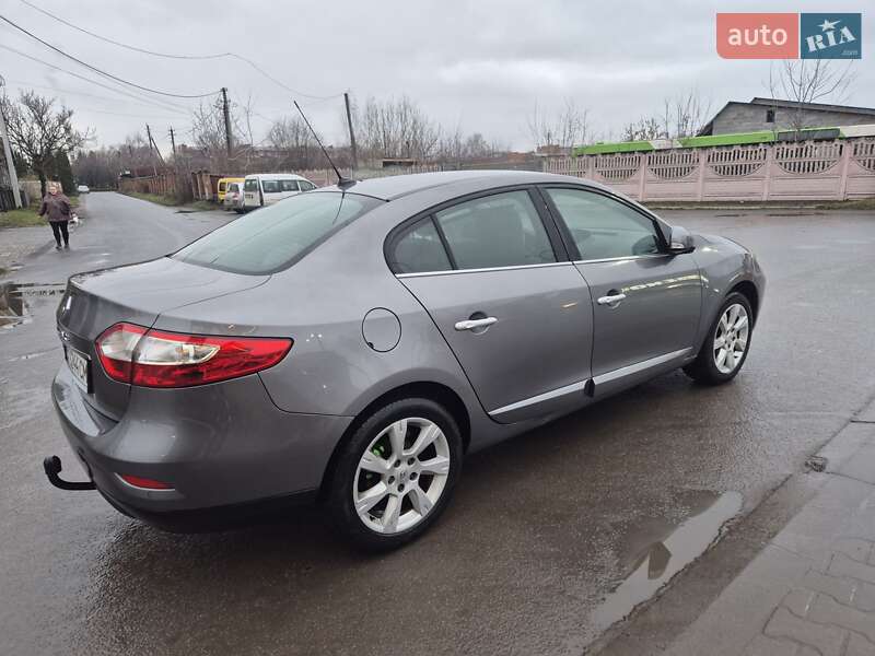 Седан Renault Fluence 2011 в Староконстантинове
