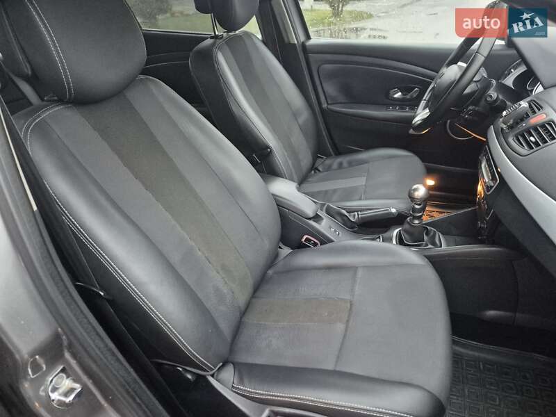 Седан Renault Fluence 2011 в Староконстантинове