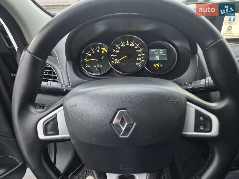 Седан Renault Fluence 2011 в Староконстантинове
