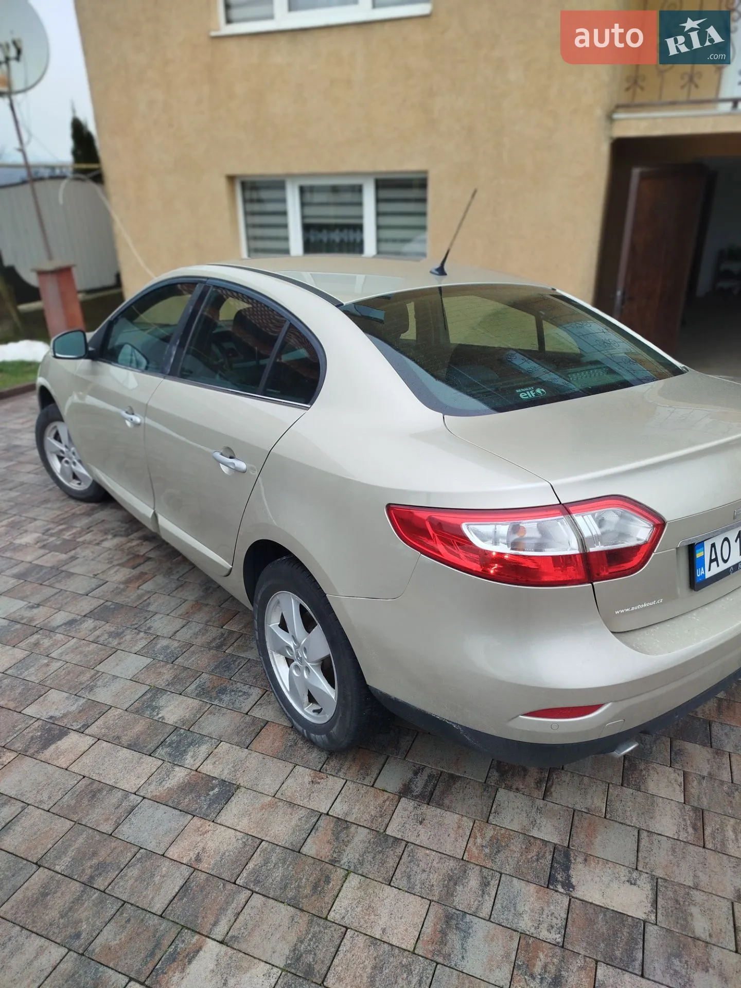 2010 Renault Fluence - мініатюра 6