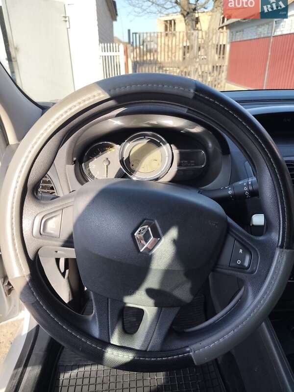 Седан Renault Fluence 2011 в Калуше