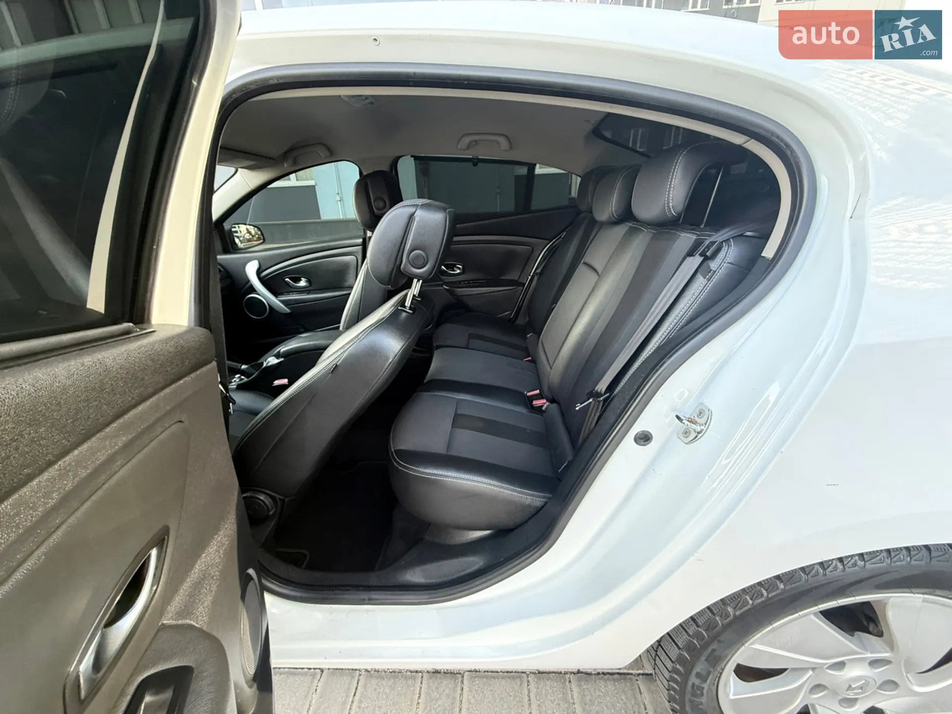 2011 Renault Fluence - мініатюра 76