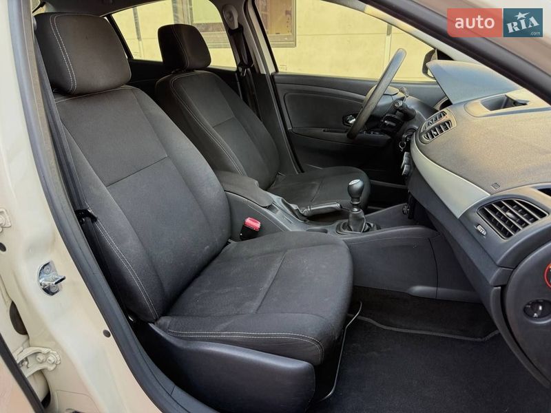 Седан Renault Fluence 2015 в Киеве фото 22 Седан Renault Fluence 2015 в Киеве