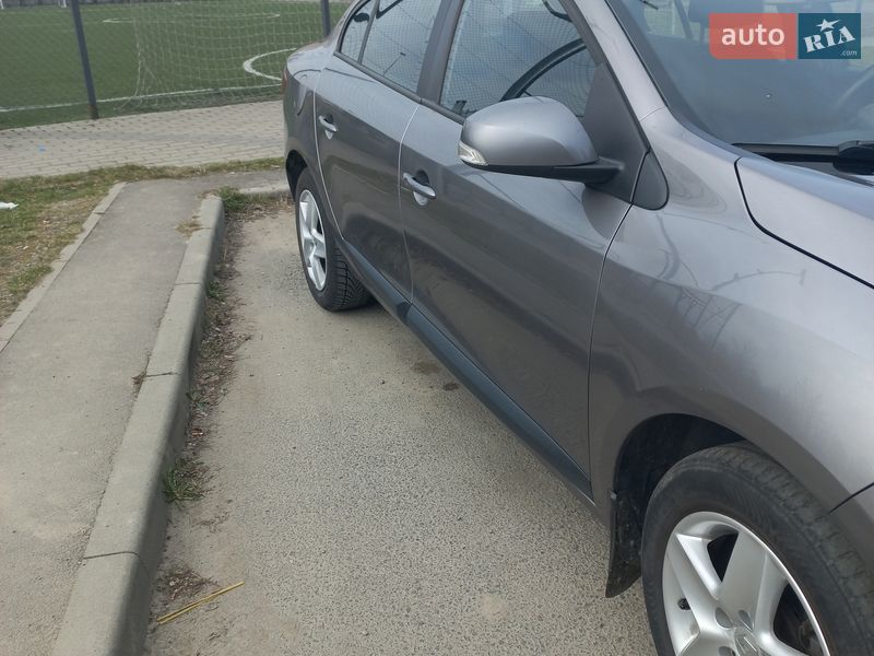 Седан Renault Fluence 2015 в Львові