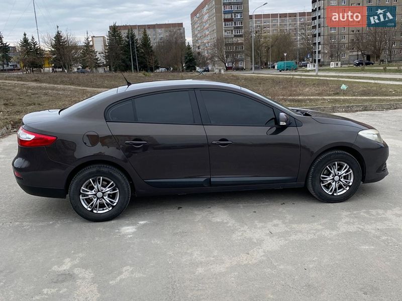Седан Renault Fluence 2013 в Вараше