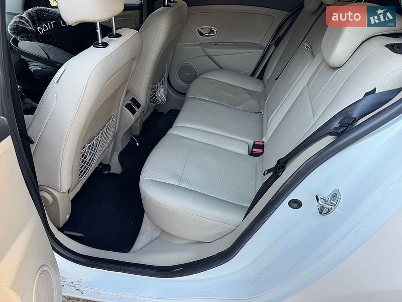 Седан Renault Fluence 2015 в Яворове