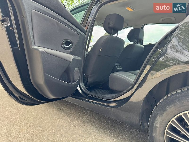 Седан Renault Fluence 2010 в Кропивницком