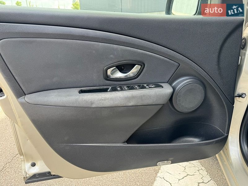 Седан Renault Fluence 2010 в Киеве