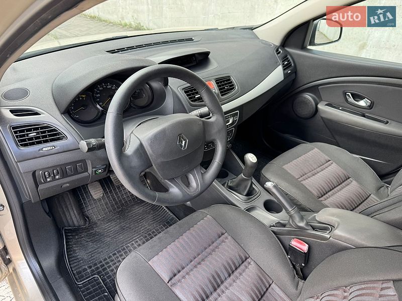 Седан Renault Fluence 2010 в Киеве