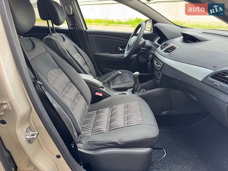 Седан Renault Fluence 2010 в Киеве