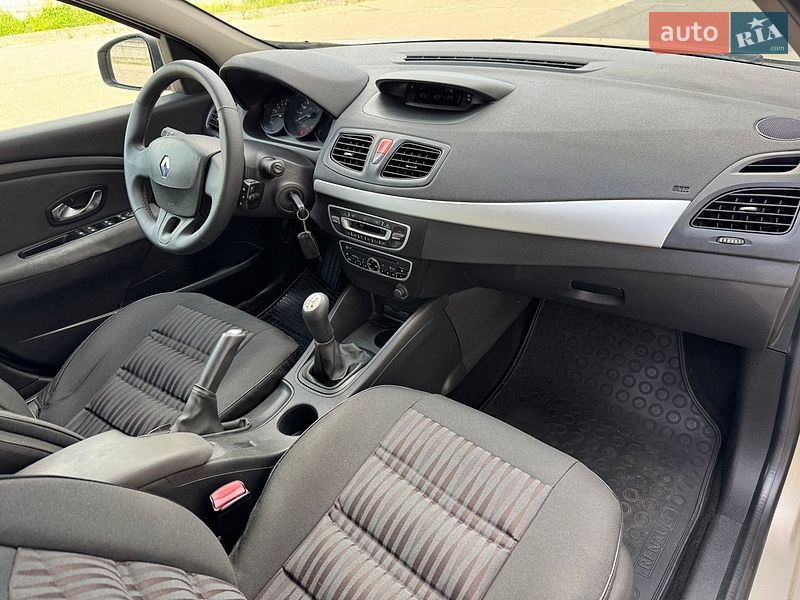 Седан Renault Fluence 2010 в Киеве
