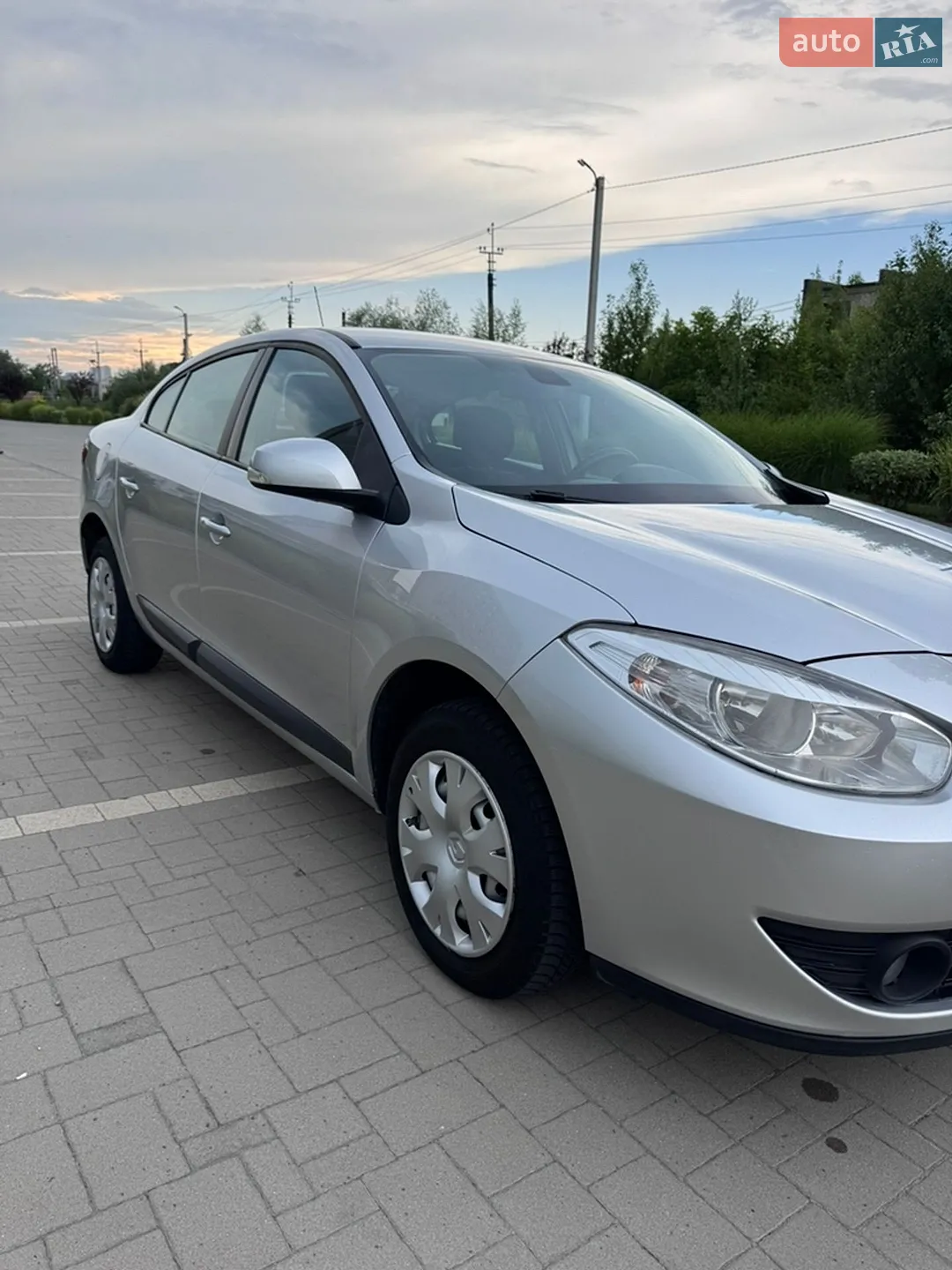 2010 Renault Fluence - мініатюра 3