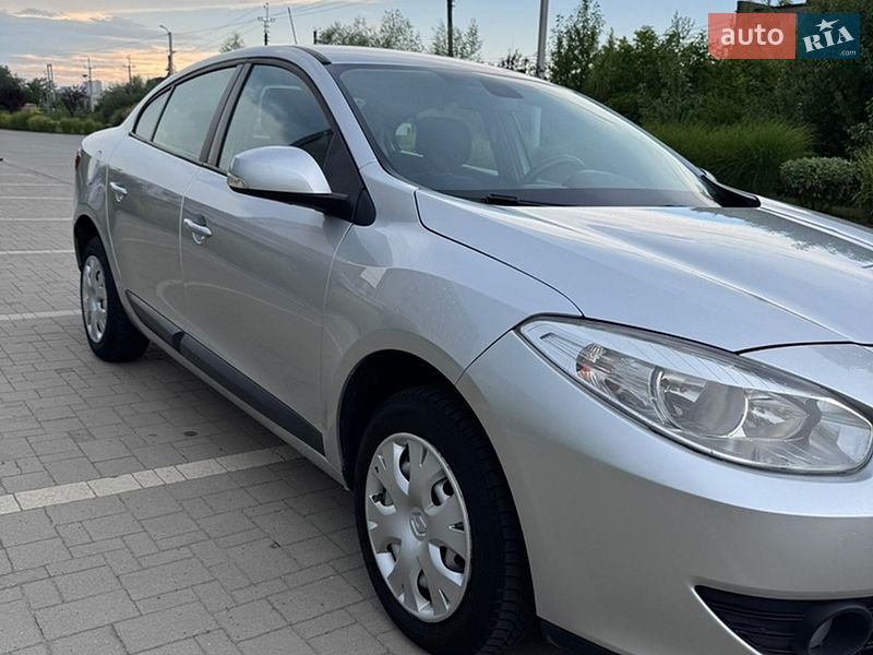 Седан Renault Fluence 2010 в Львові