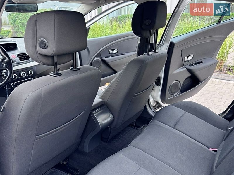 Седан Renault Fluence 2010 в Львові