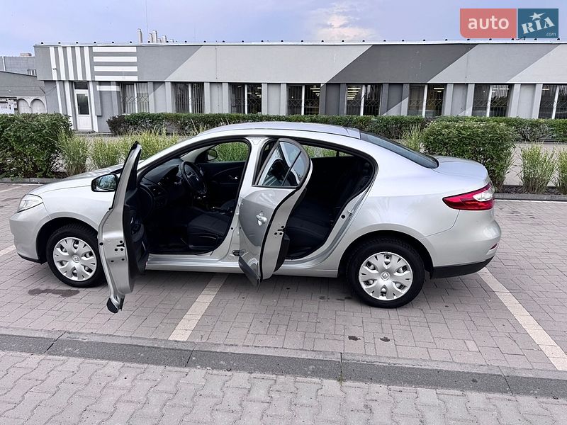 Седан Renault Fluence 2010 в Львові