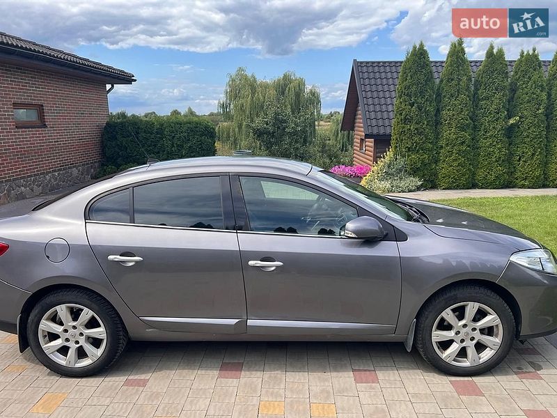 Седан Renault Fluence 2010 в Вараші