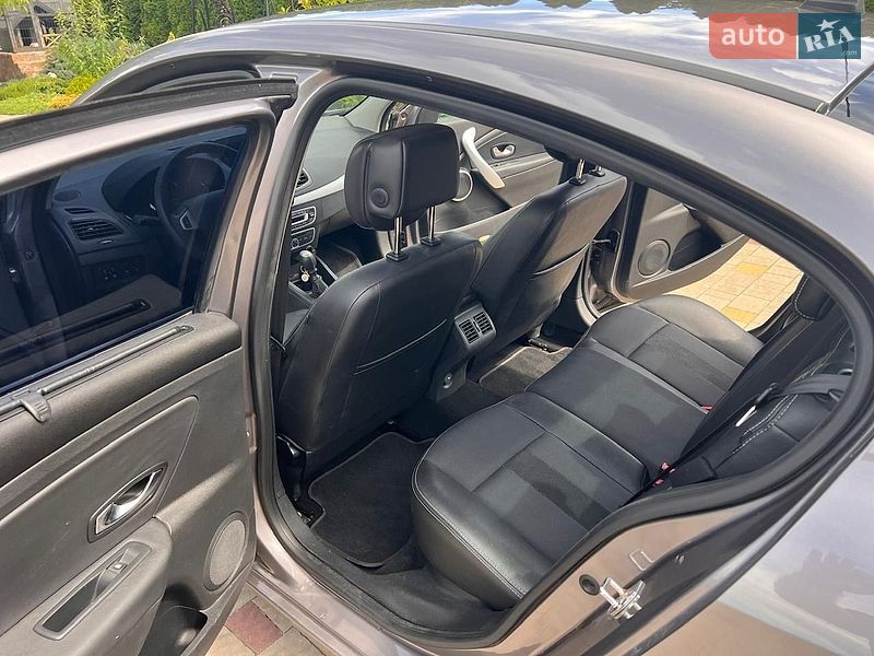 Седан Renault Fluence 2010 в Вараші