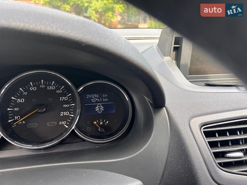 Седан Renault Fluence 2010 в Вараші