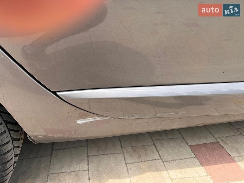 Седан Renault Fluence 2010 в Вараші