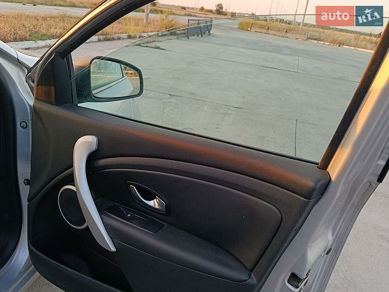 Седан Renault Fluence 2011 в Вознесенську
