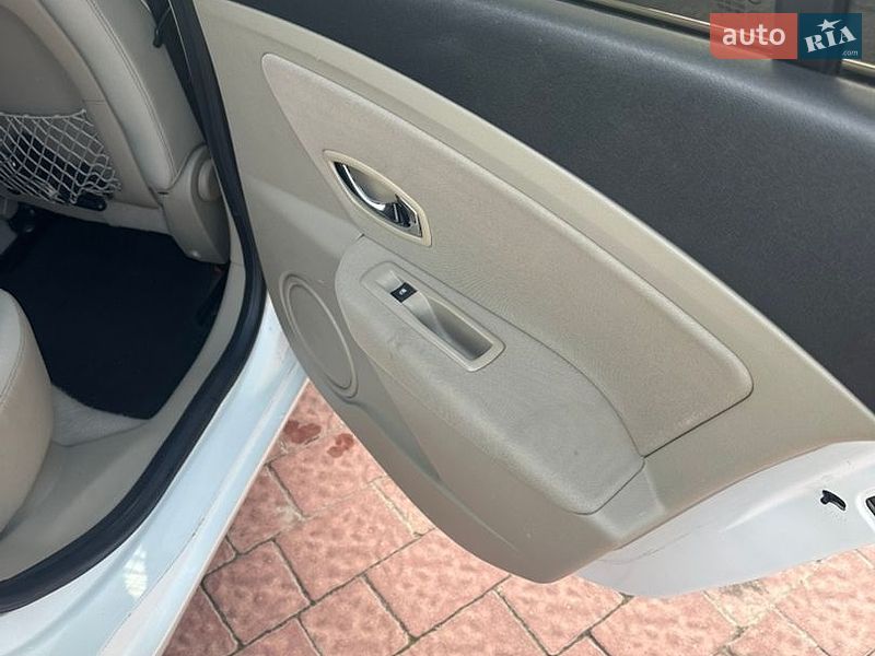 Седан Renault Fluence 2015 в Яворові