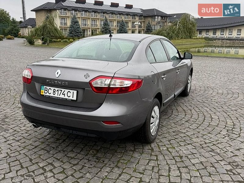 Седан Renault Fluence 2010 в Жовкве